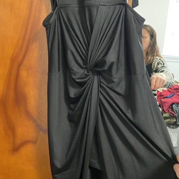 Small black dress with twist in the middle, high low - Picture 4 of 6